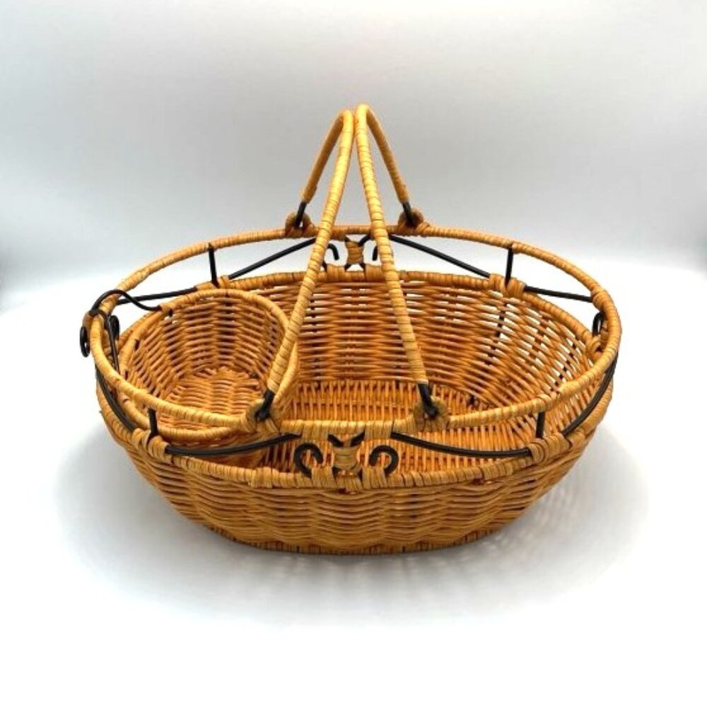 Vintage Princess House Chip & Dip Basket w/ Handles. Rattan & Black Metal